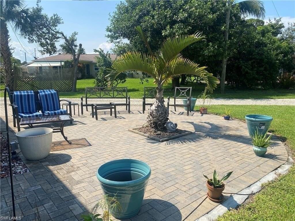 27599 Lime St - Photo 2 of 17