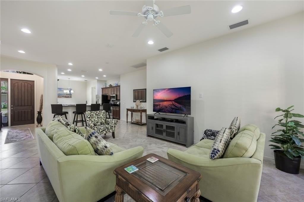 11072 Esteban Dr - Photo 4 of 20