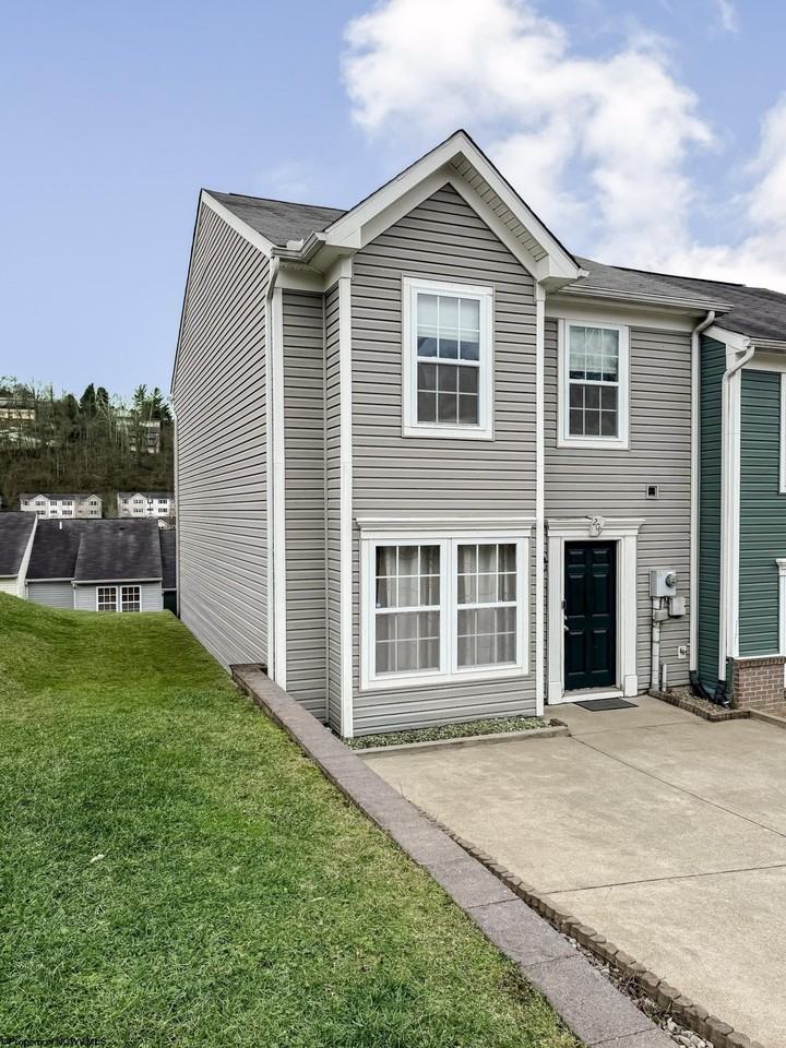 209 Raven Run - Photo 2 of 21