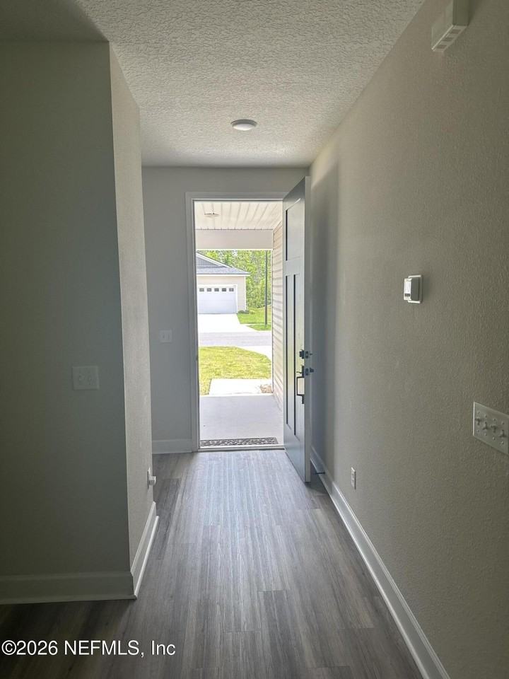 11561 Admirals Cove Dr - Photo 3 of 22