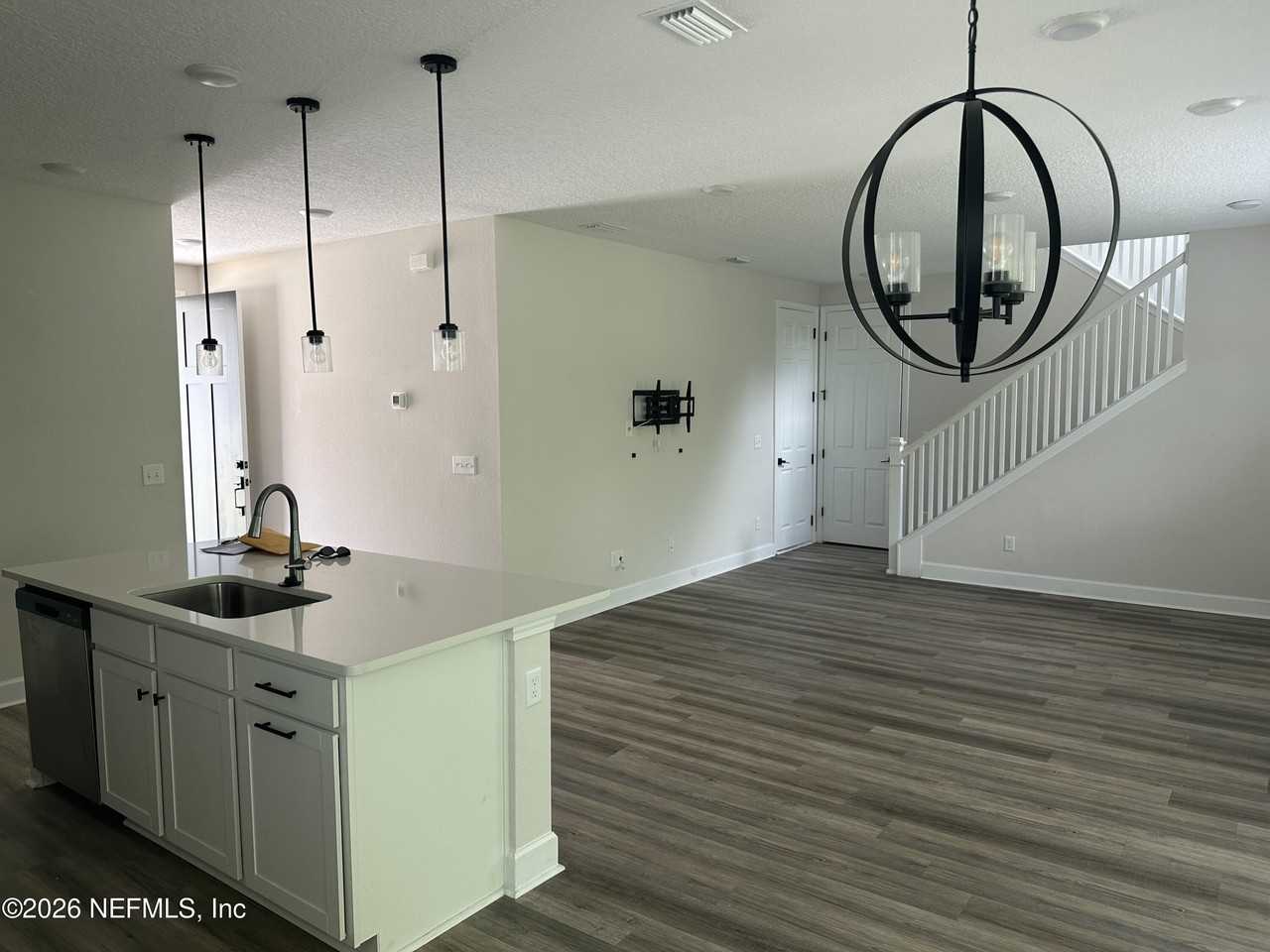 11561 Admirals Cove Dr - Photo 4 of 22