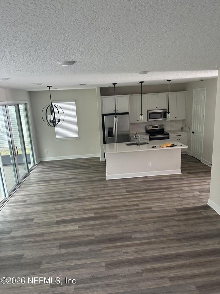 11561 Admirals Cove Dr - Photo 5 of 22