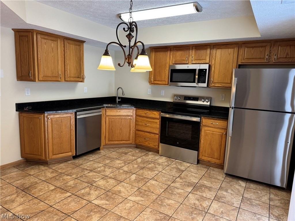 1390 Reimer Rd #B - Photo 4 of 21
