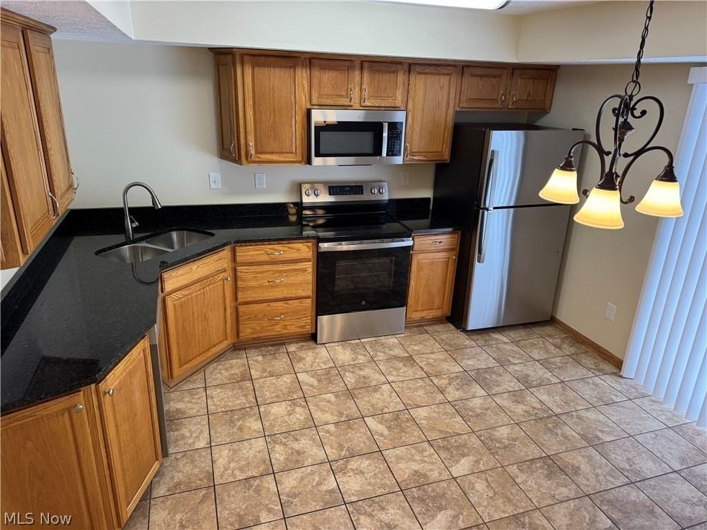 1390 Reimer Rd #B - Photo 6 of 21