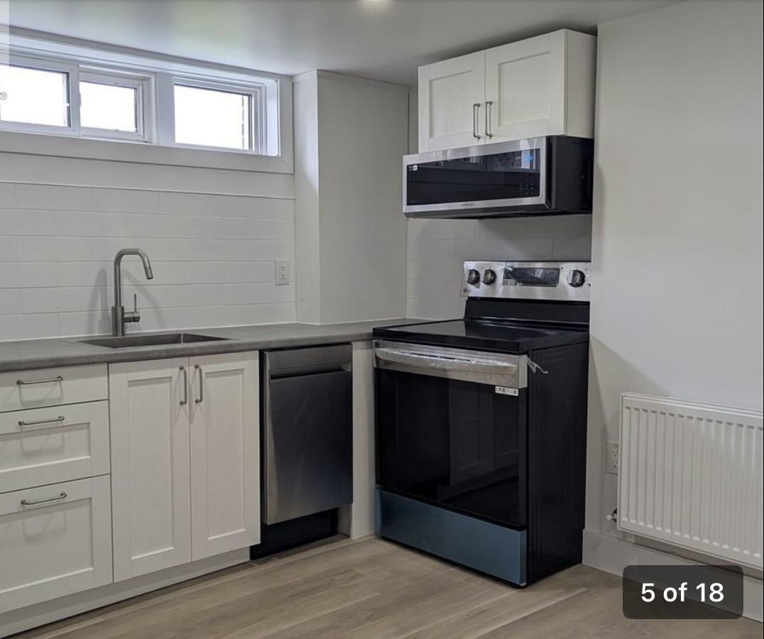 439 Bay Street North - Photo 2 of 10