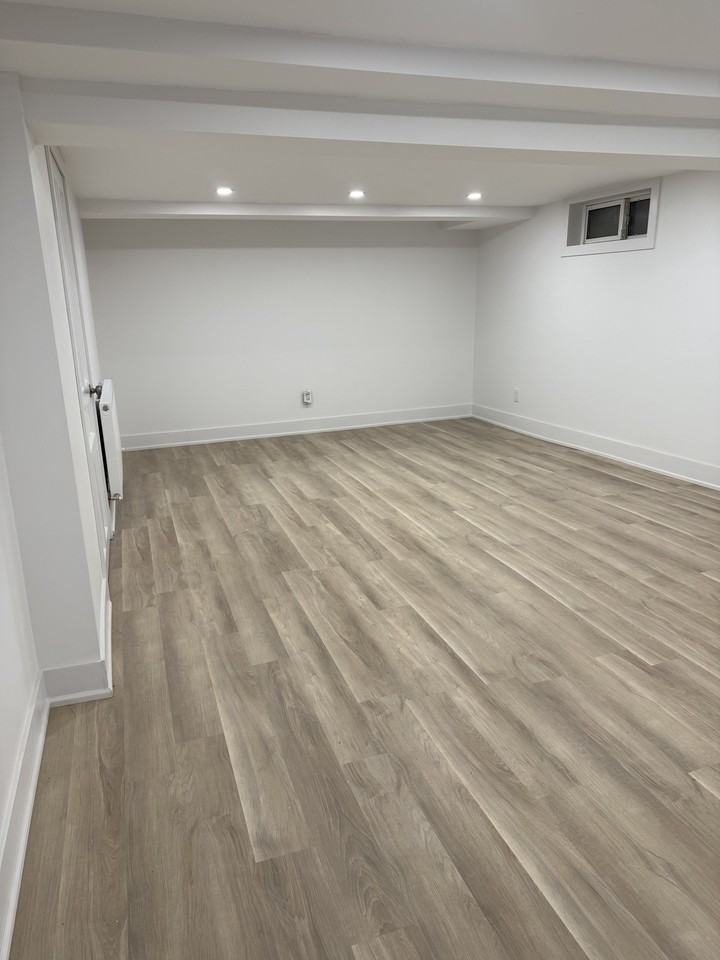 439 Bay Street North - Photo 5 of 10