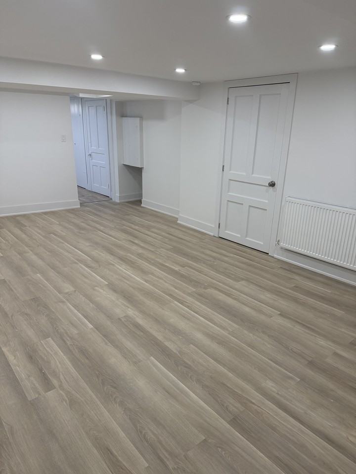 439 Bay Street North - Photo 6 of 10