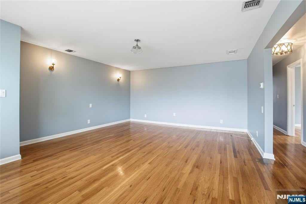 112 E Ackerman Avenue B right side - Photo 2 of 16