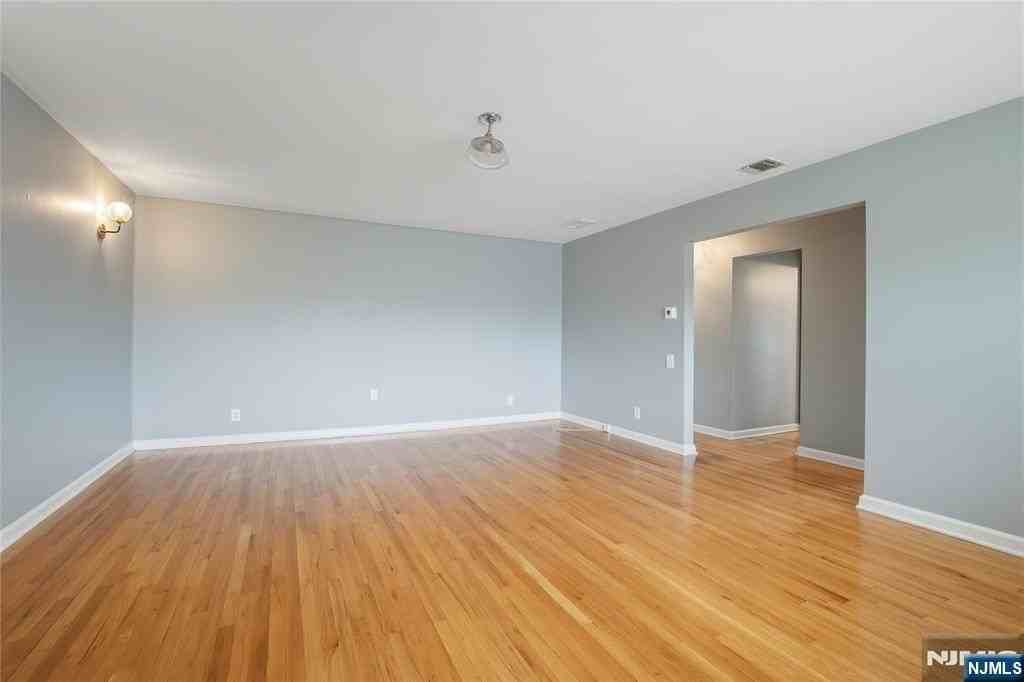 112 E Ackerman Avenue B right side - Photo 3 of 16