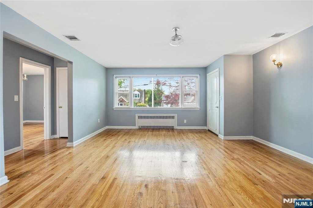 112 E Ackerman Avenue B right side - Photo 4 of 16