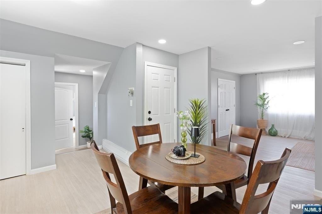 3912 Liberty Ave - Photo 4 of 15