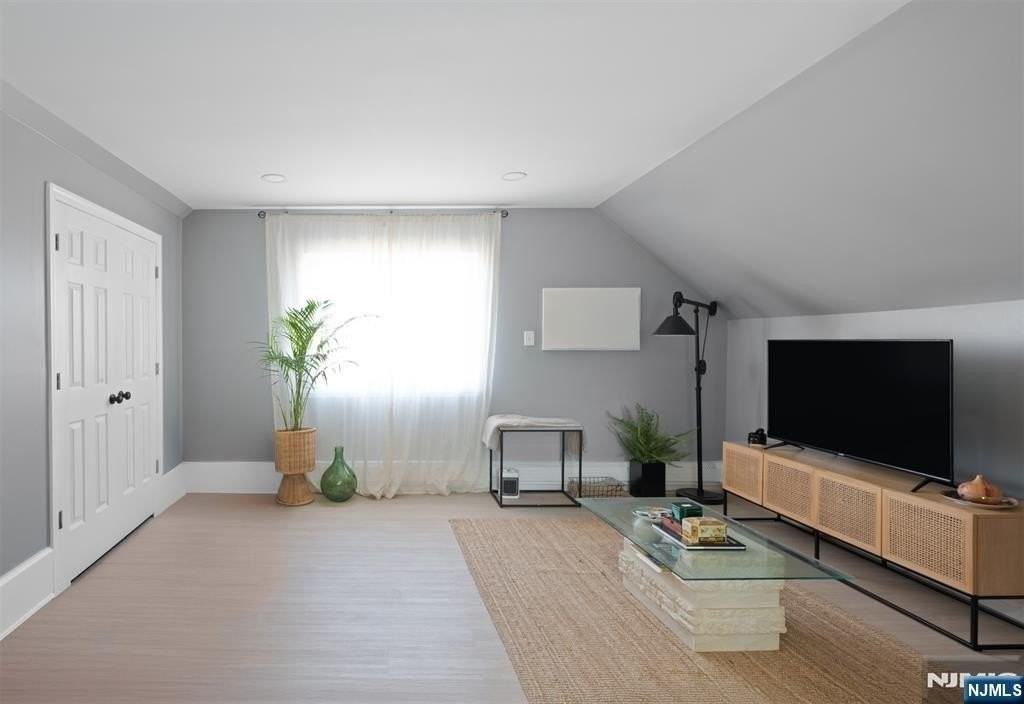 3912 Liberty Ave - Photo 5 of 15