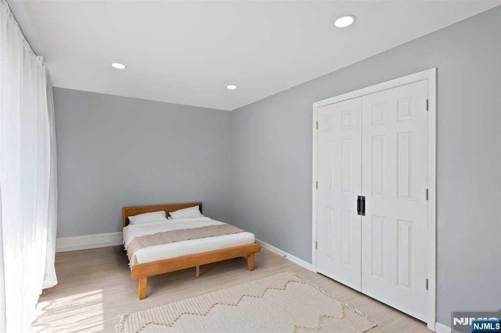 3912 Liberty Ave - Photo 7 of 15