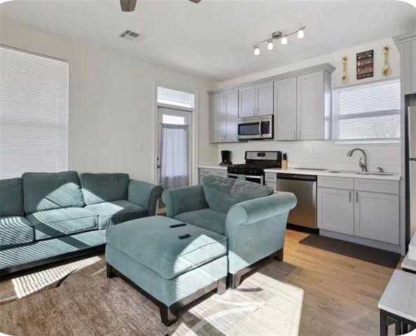 1811 New Orleans St - Photo 2 of 9