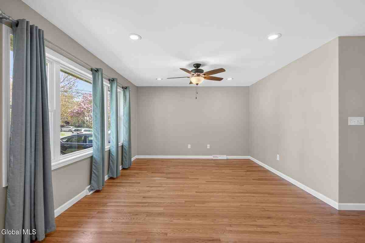 614 Park Ave - Photo 5 of 43