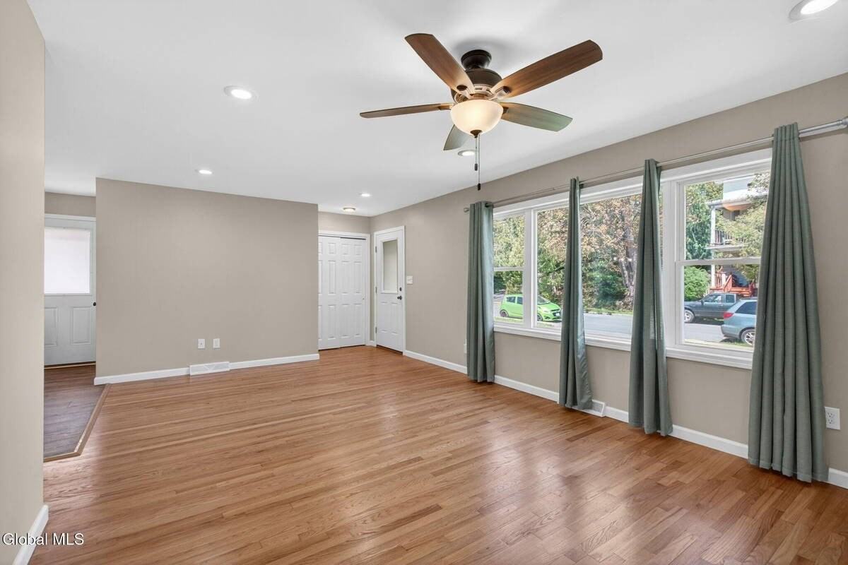 614 Park Ave - Photo 6 of 43