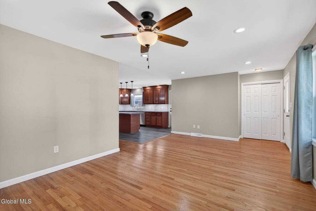 614 Park Ave - Photo 7 of 43