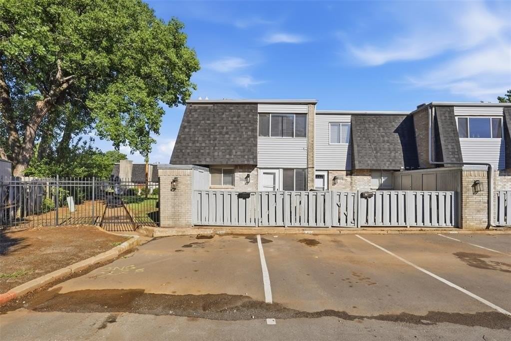 1628 Claudia Dr - Photo 2 of 32