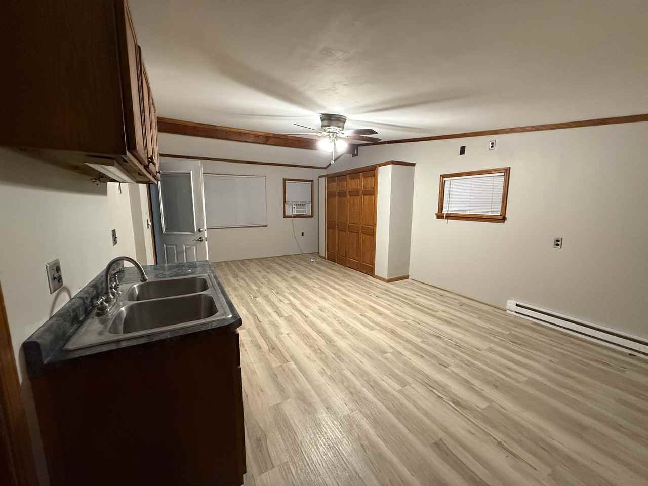619 W Bond St #1 - Photo 5 of 24