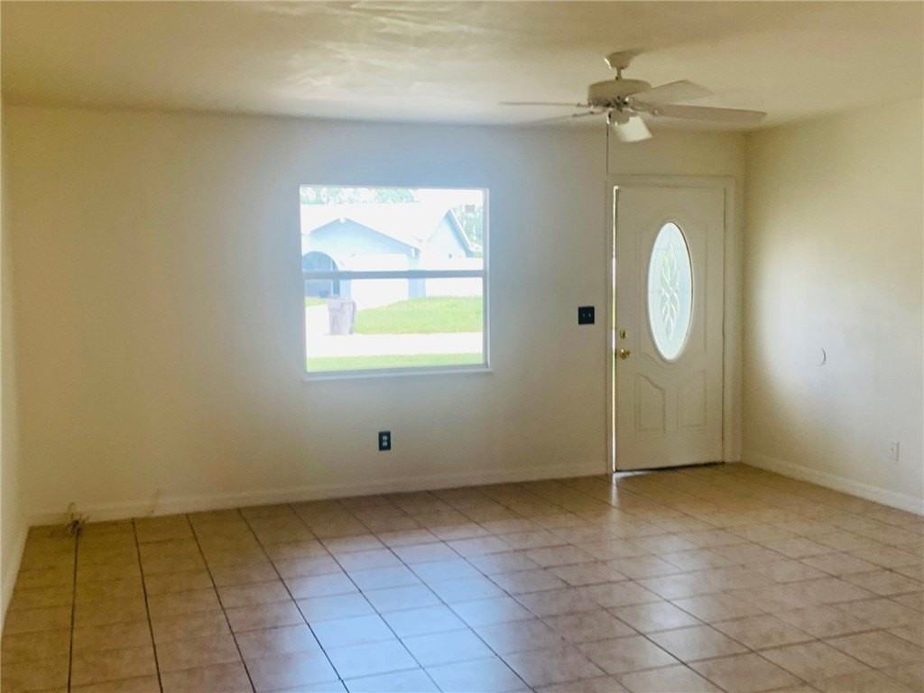 985 23rd Pl Sw - Photo 4 of 18