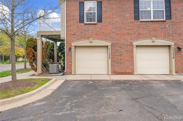 47408 Pembroke Dr - Photo 3 of 31
