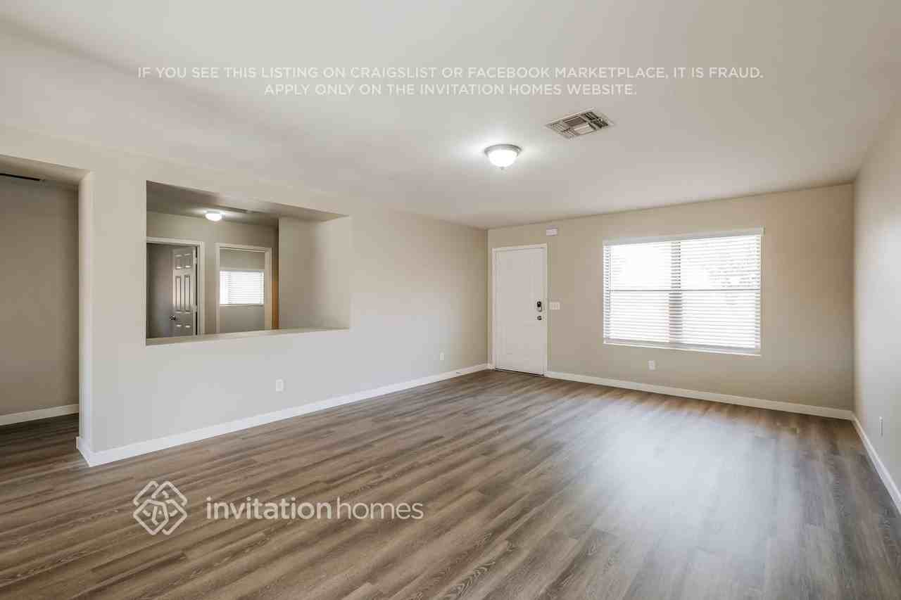 12648 N Main St - Photo 5 of 17