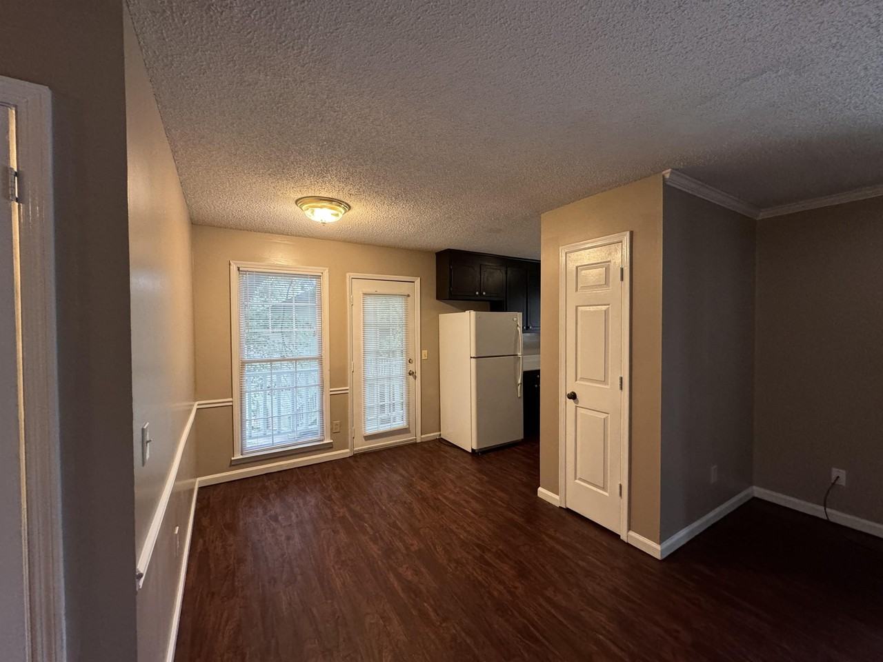 6202 Friar Tuck Dr Nw #D - Photo 3 of 13