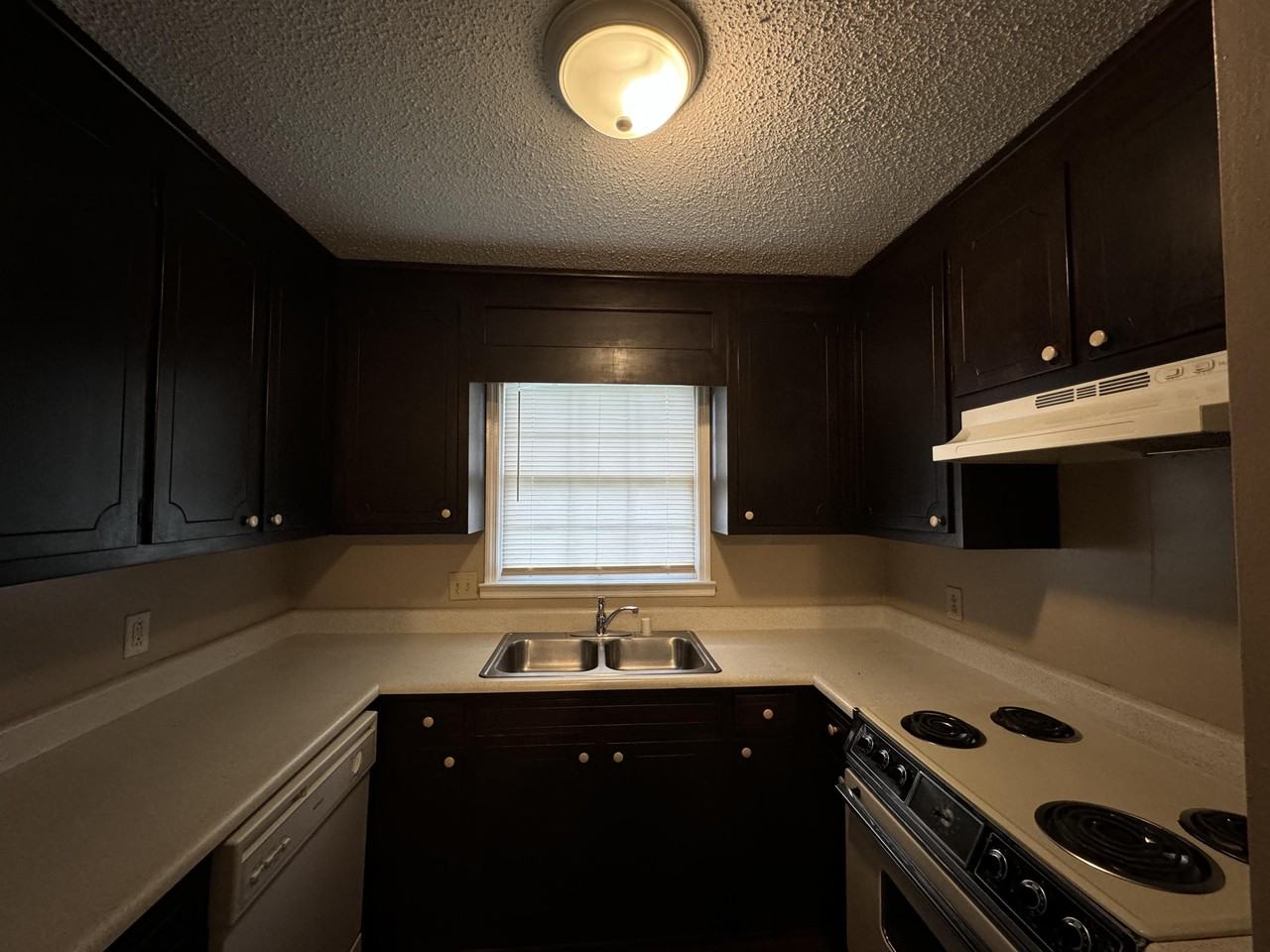 6202 Friar Tuck Dr Nw #D - Photo 4 of 13