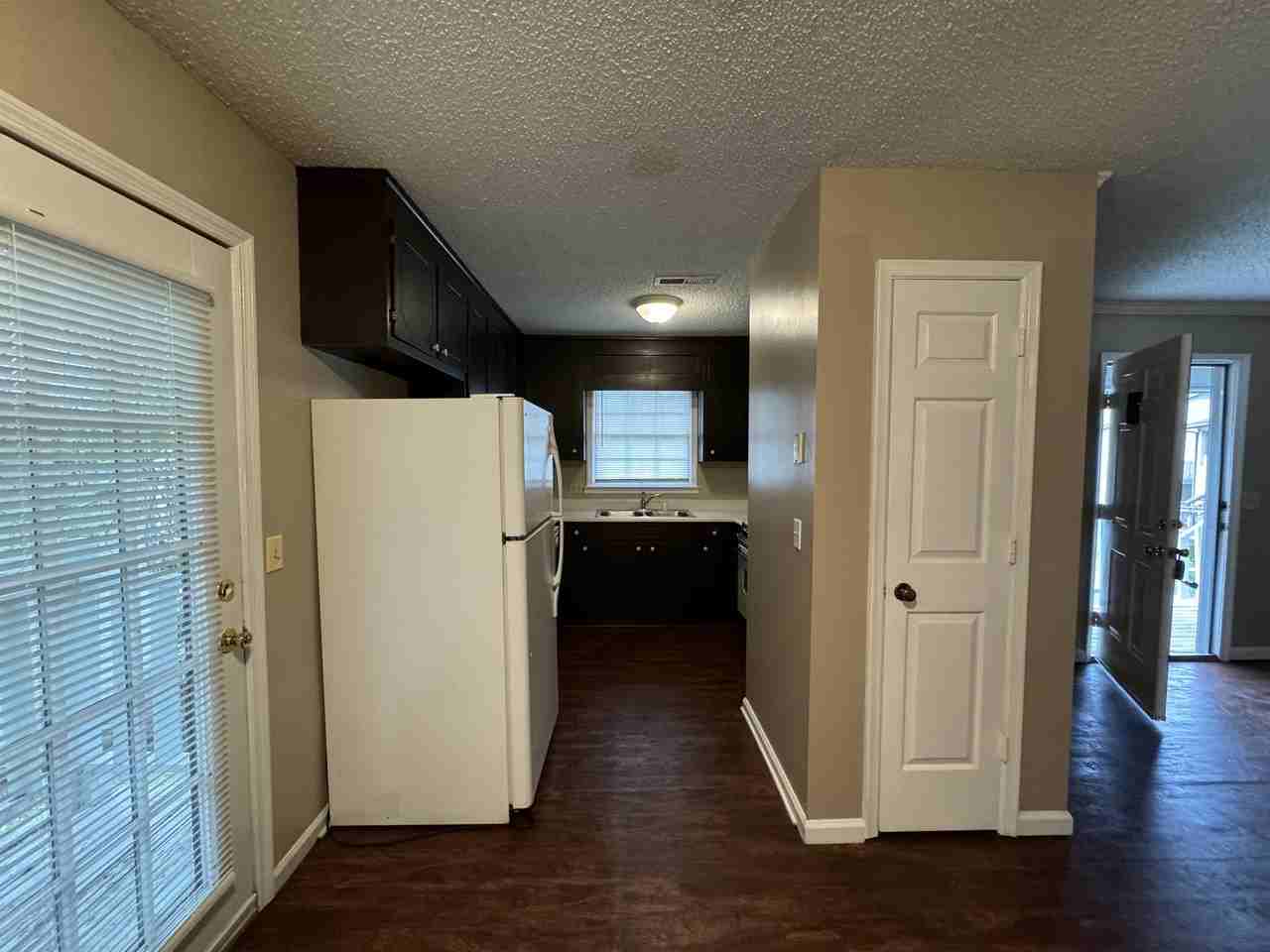 6202 Friar Tuck Dr Nw #D - Photo 5 of 13