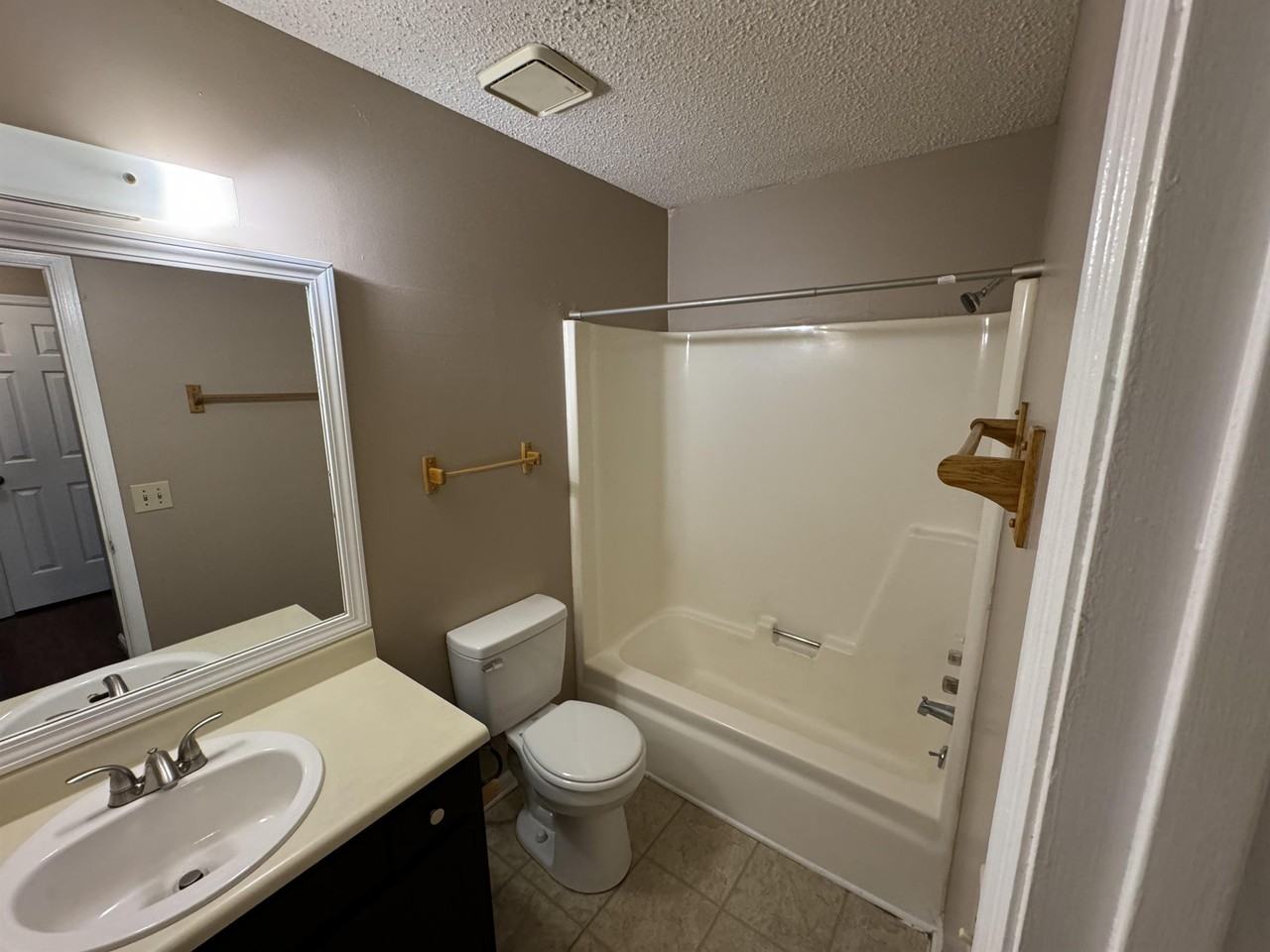6202 Friar Tuck Dr Nw #D - Photo 7 of 13