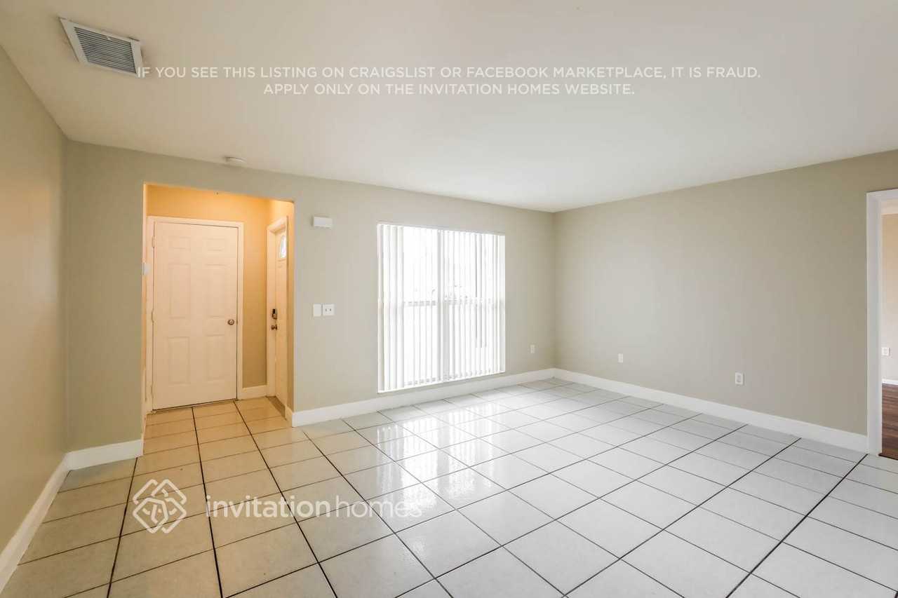 11650 Nw 31st St - Photo 4 of 17