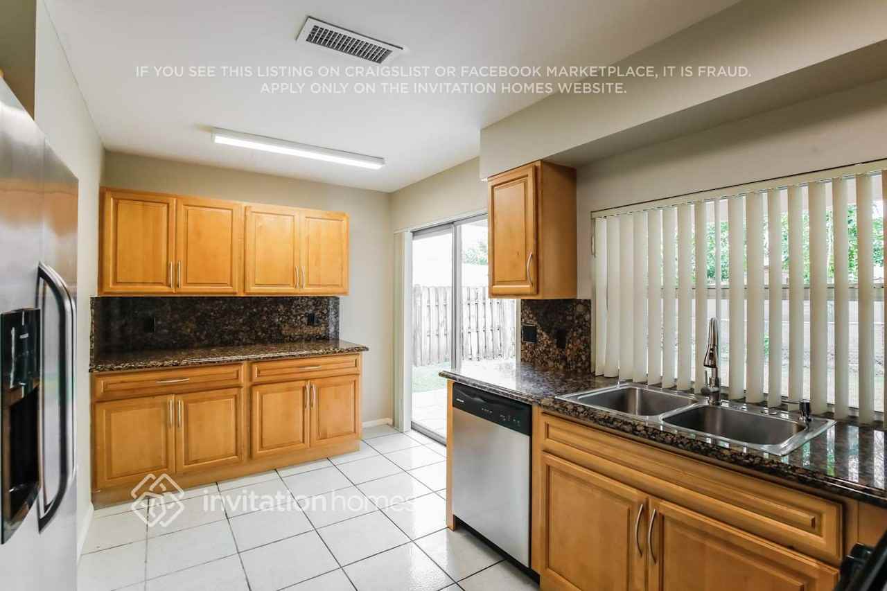 11650 Nw 31st St - Photo 6 of 17