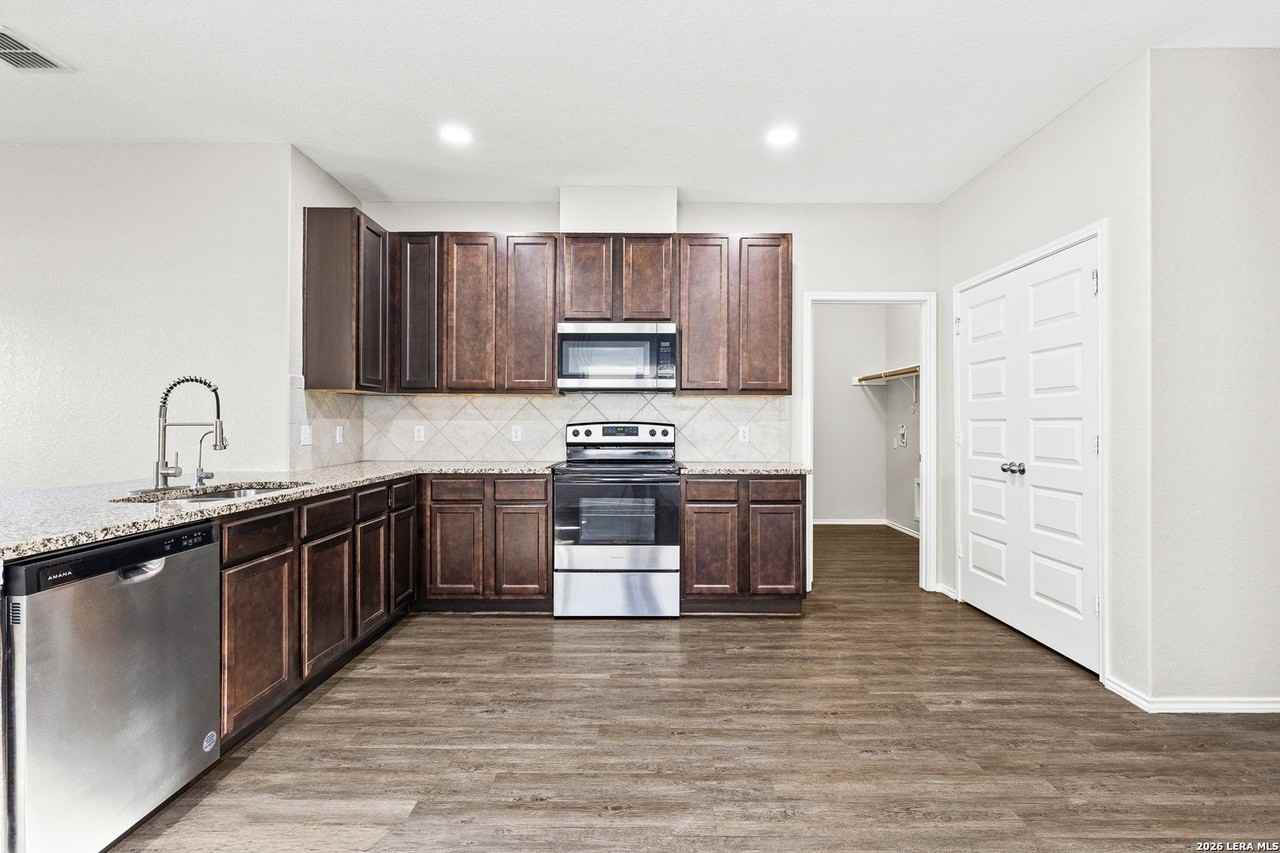9419 Trap Rock Dr - Photo 4 of 31