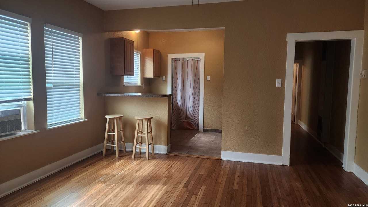 803 W Hollywood Ave - Photo 4 of 16