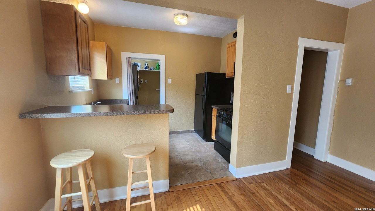 803 W Hollywood Ave - Photo 5 of 16