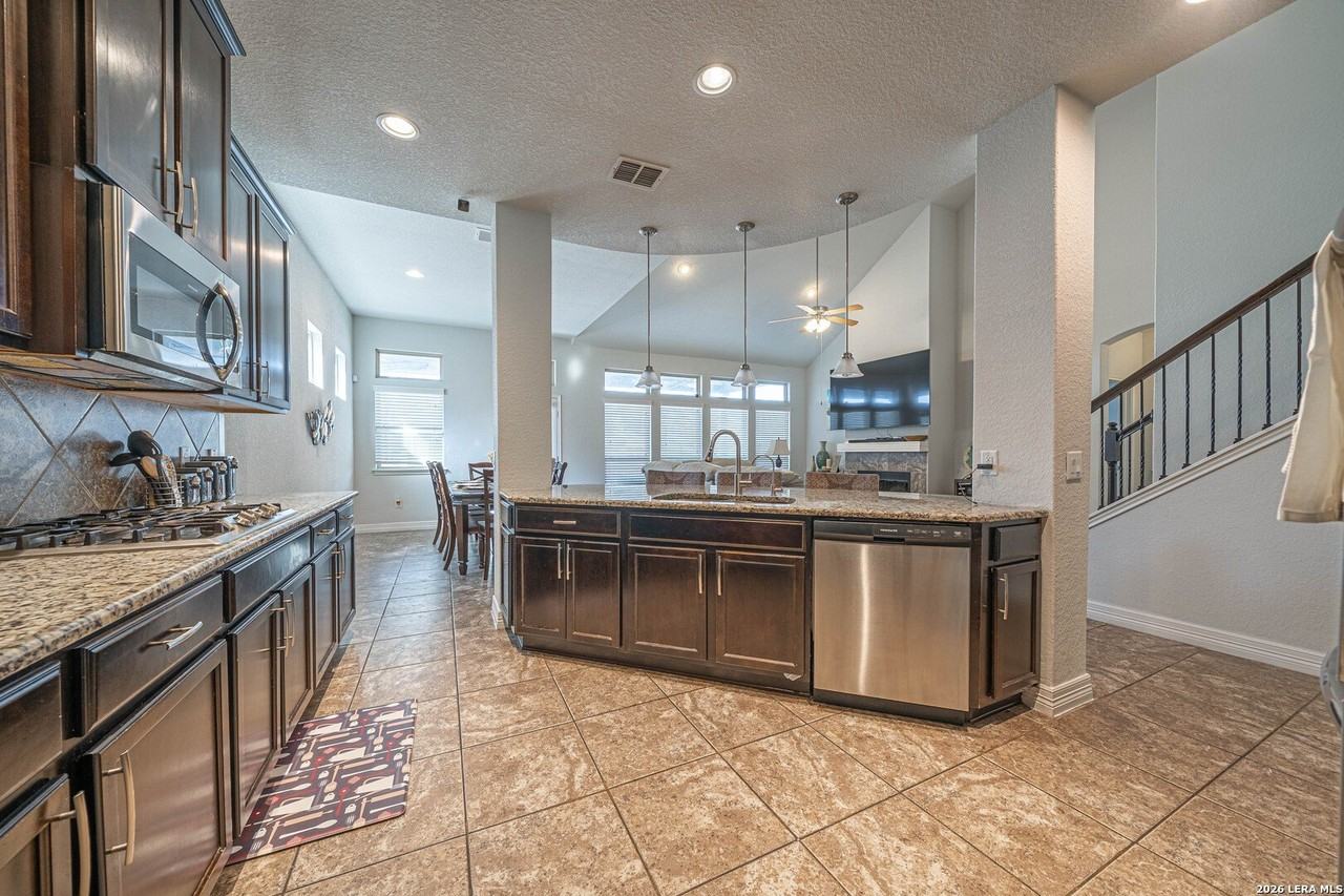 8923 Monument Parke - Photo 7 of 37