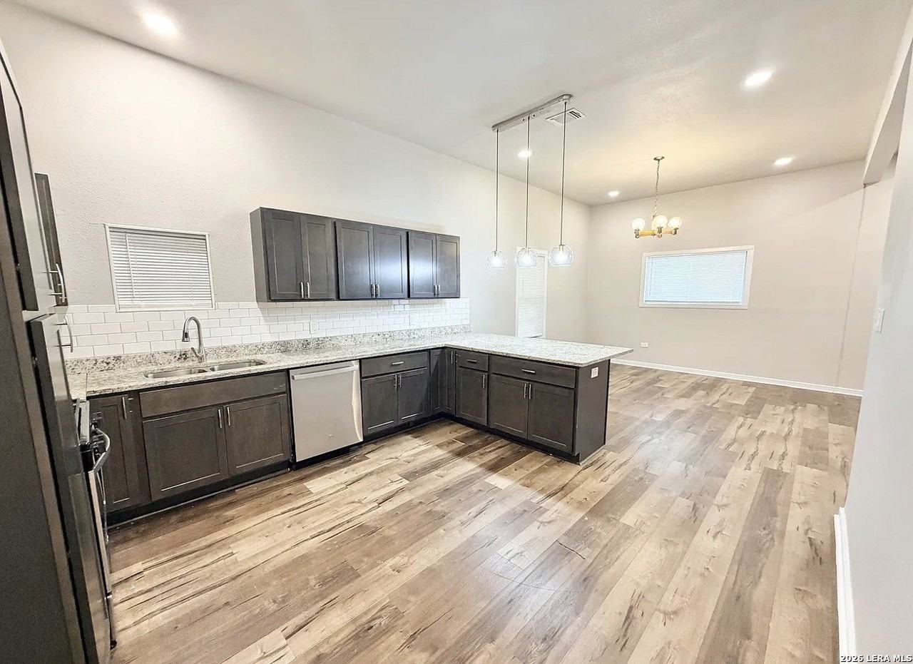 105 Dewitt - Photo 5 of 24