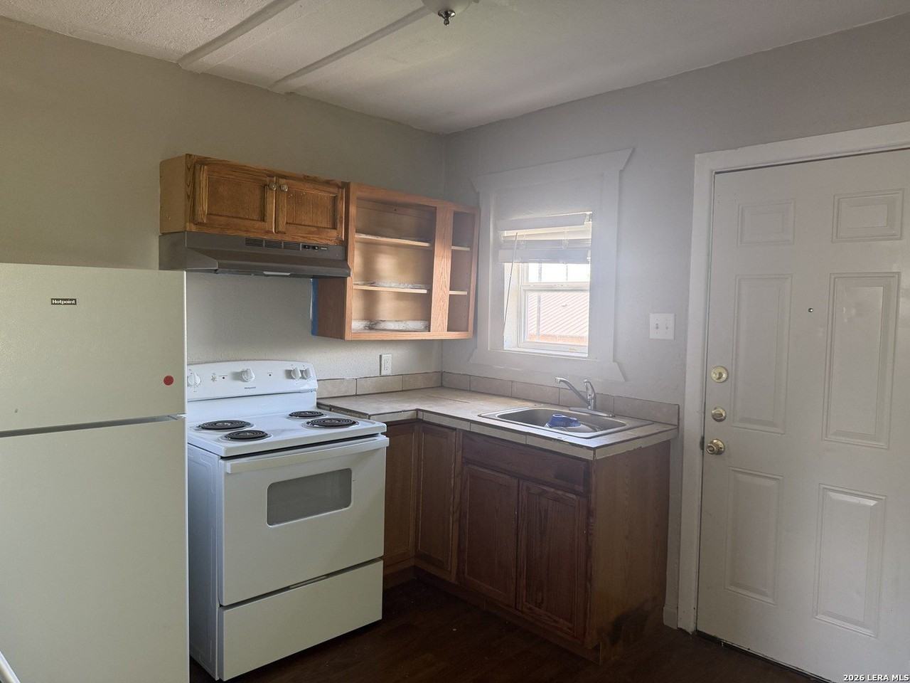 904 C St #2 - Photo 5 of 9