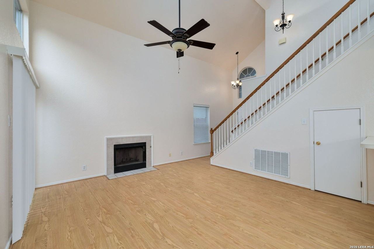 30 Pembroke Ln - Photo 4 of 20