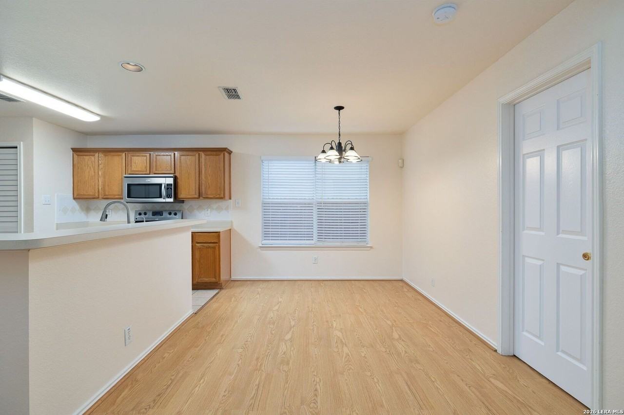 30 Pembroke Ln - Photo 6 of 20