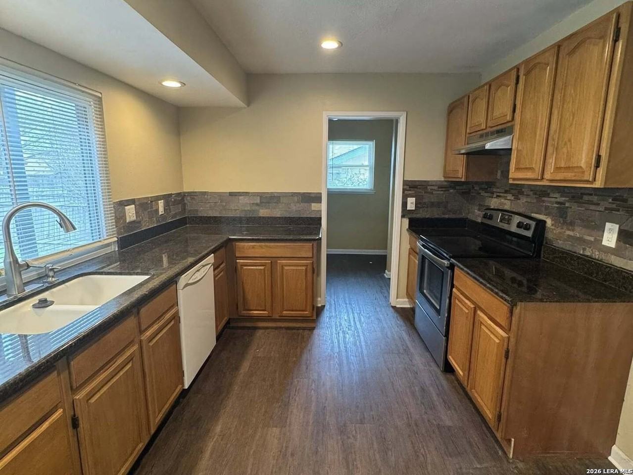 5830 Freemans Farm St - Photo 5 of 12