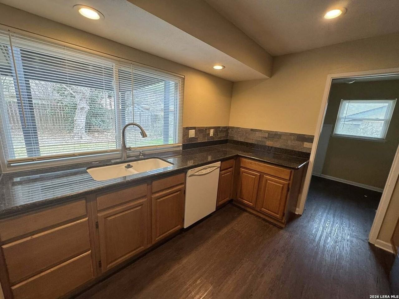 5830 Freemans Farm St - Photo 6 of 12
