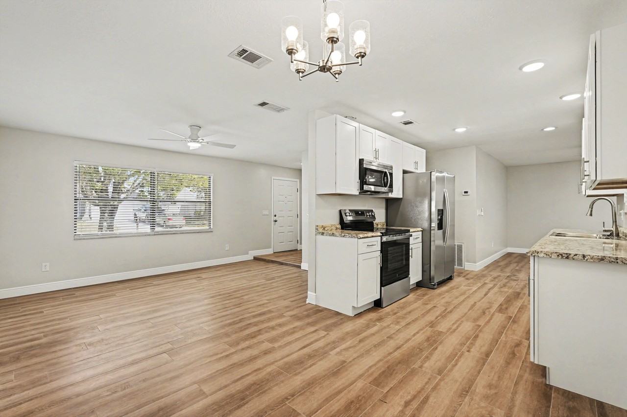 320 Algiers Ave Se #1 - Photo 2 of 9
