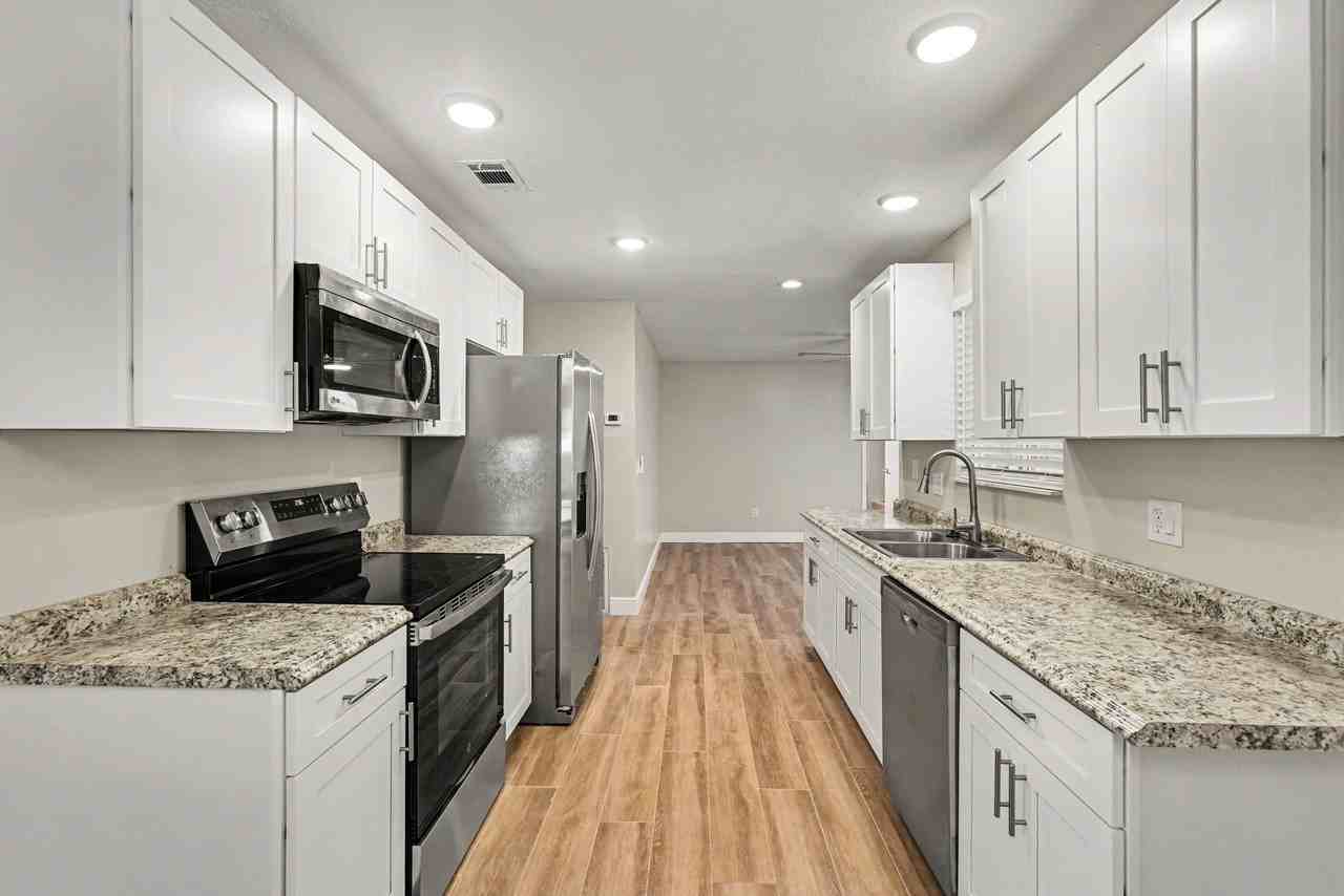 320 Algiers Ave Se #1 - Photo 5 of 9