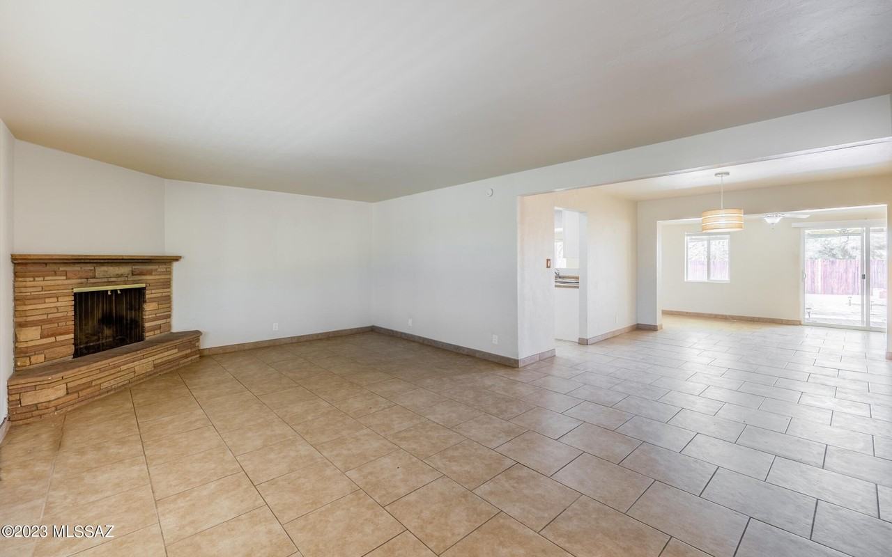 821 N Corinth Ave - Photo 6 of 16