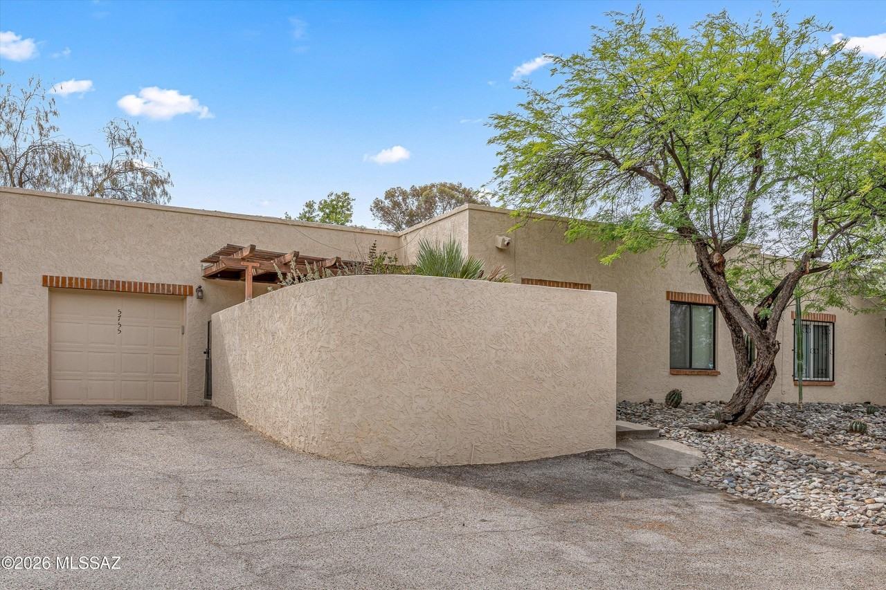 5755 N Camino Esplendora - Photo 2 of 28