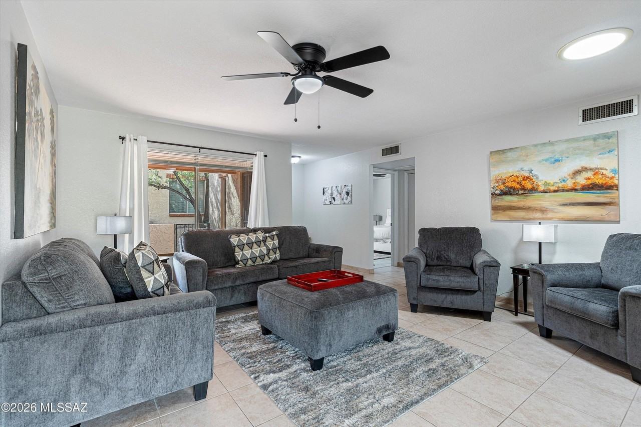 5755 N Camino Esplendora - Photo 5 of 28