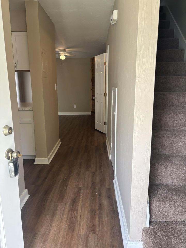 1909 Nekoma Ct - Photo 2 of 25