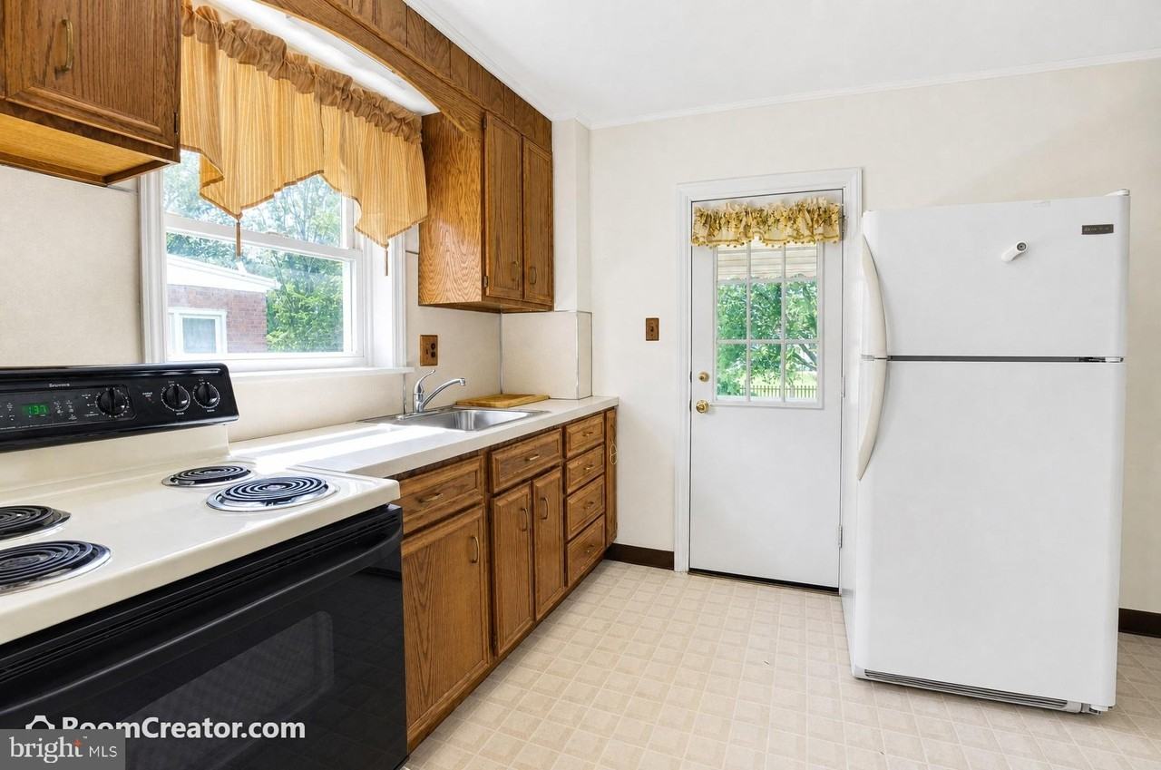 27 Vilone Rd - Photo 3 of 4