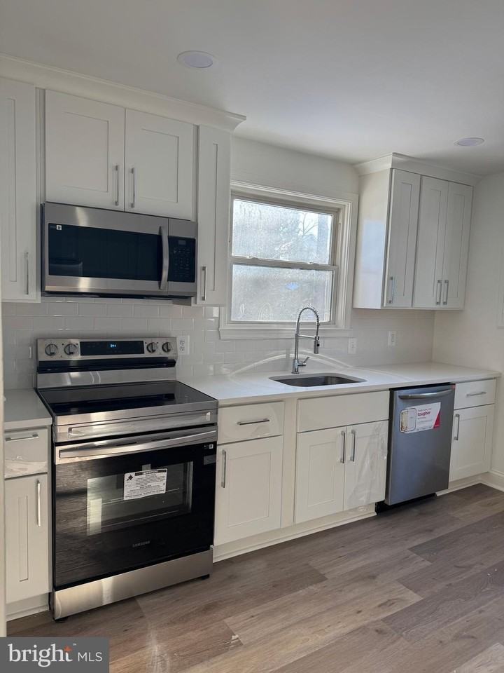 710 202nd St - Photo 2 of 15
